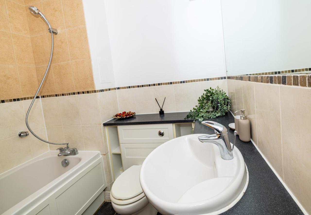 Two Bed Apartment Near Canary Wharf Londen Buitenkant foto