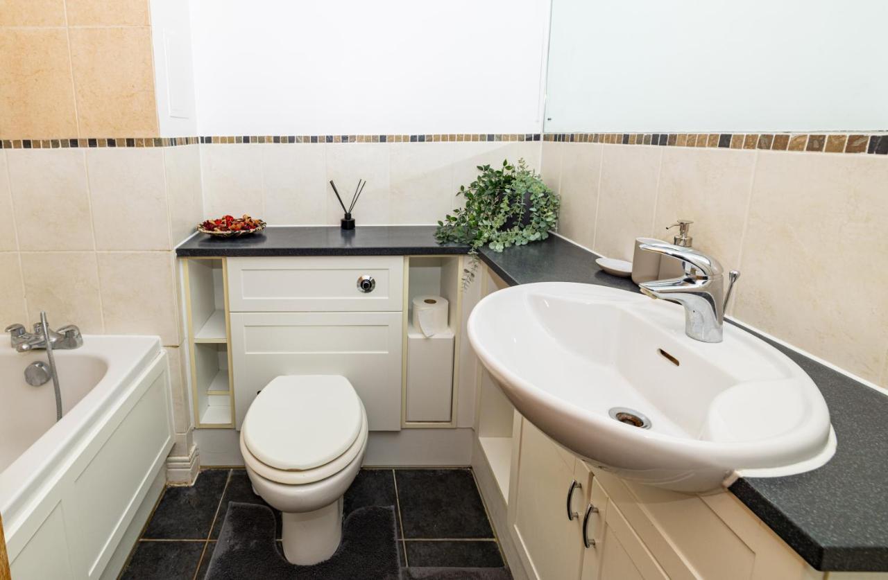 Two Bed Apartment Near Canary Wharf Londen Buitenkant foto